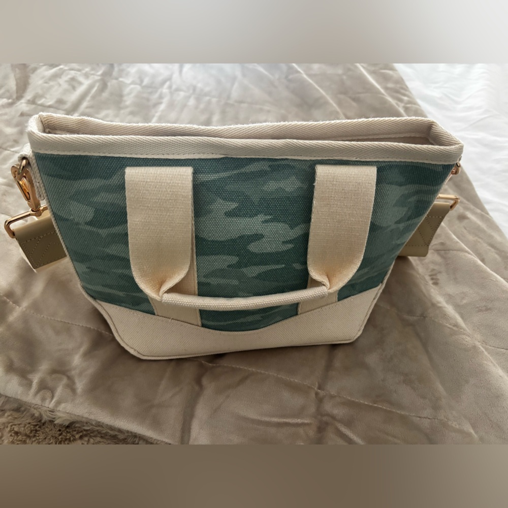 Vineyard Vines Camouflage Green and Cream Tote - Picture 6 of 15